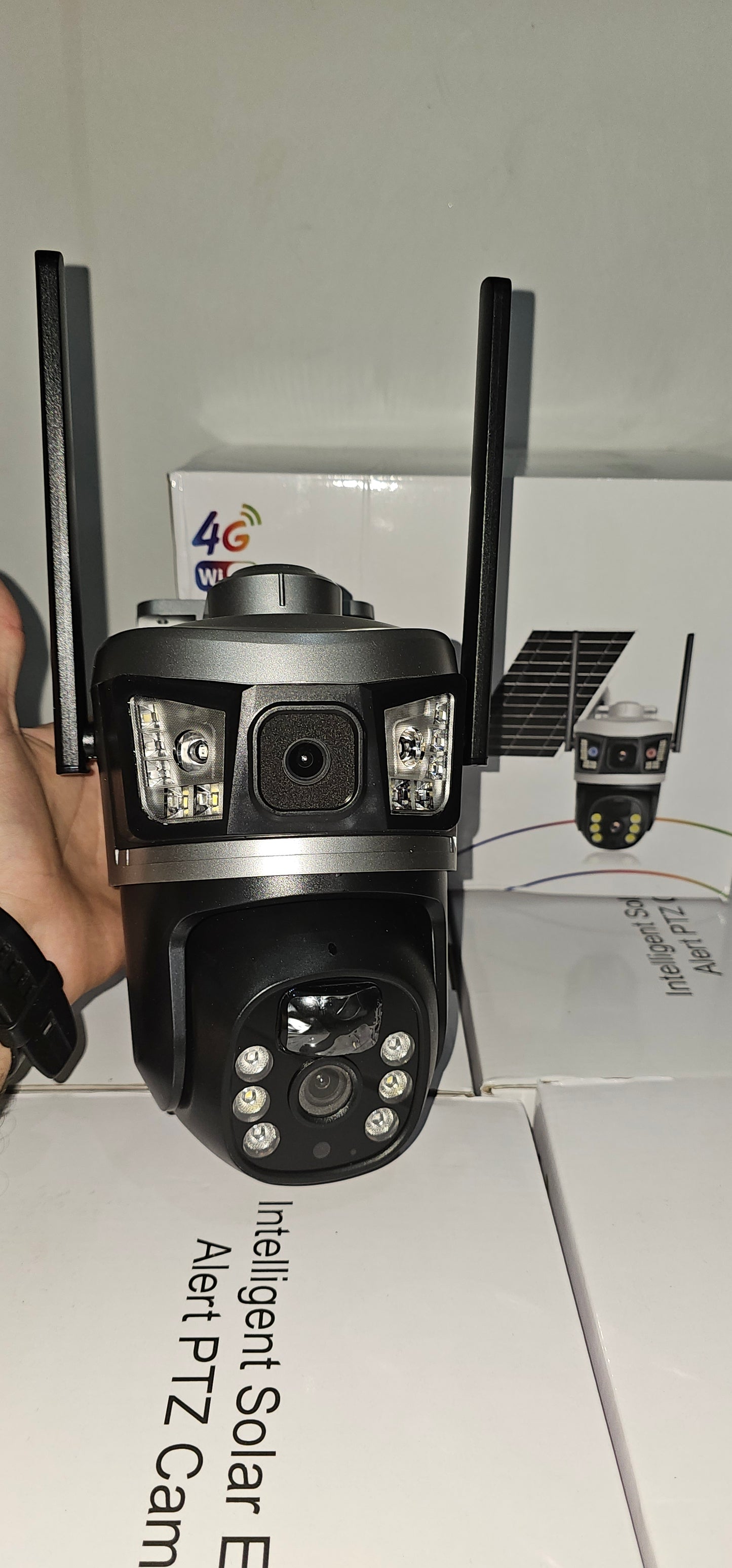 الكاميرا 4 جي لي تمشي بالطاقة الشمسية يعني تشحن نفسها بنفسها